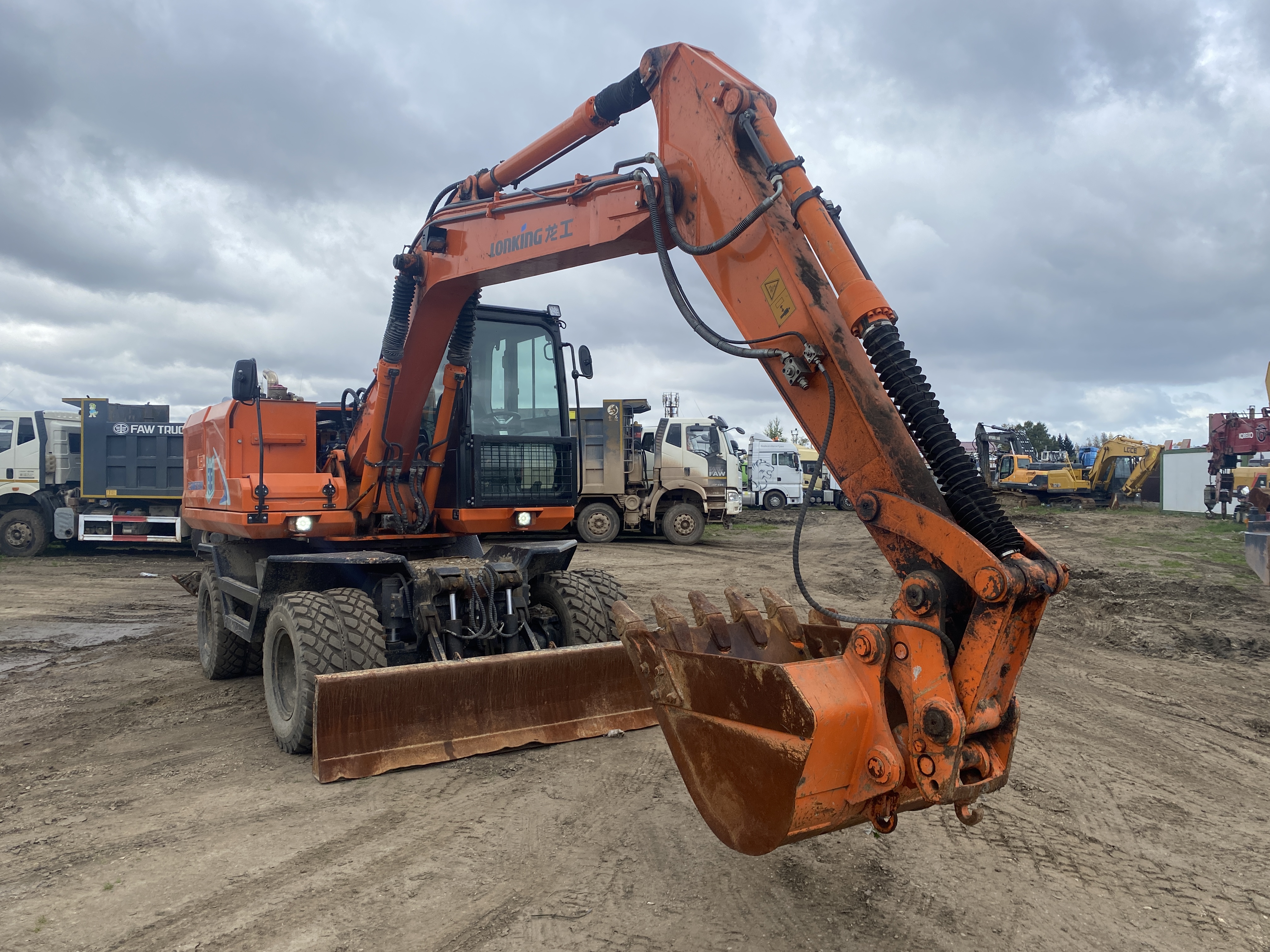 Lonking CDM6150 Экскаватор колесный CDM6150W — Б/У, 2023 г.