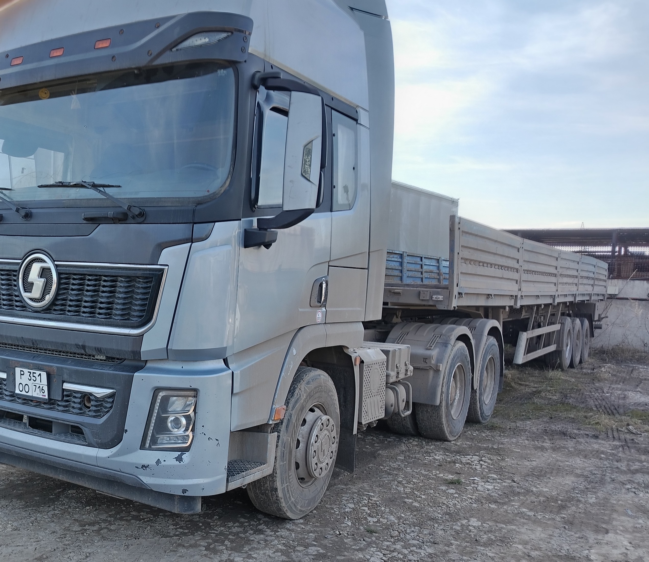 Shacman (Shaanxi) SX42584V324 — Б/У, 2023 г.