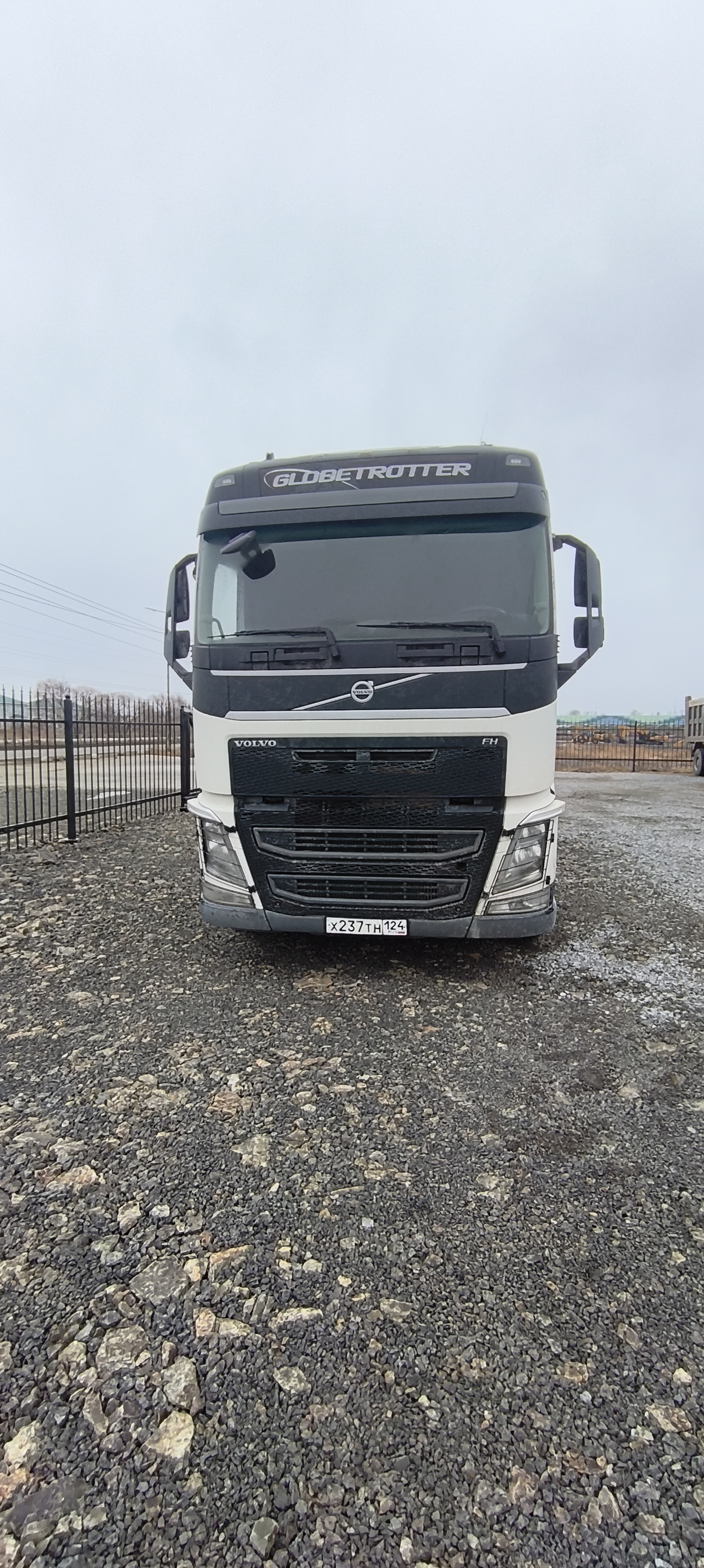 Volvo FH 6x4 Седельный тягач FH-TRUCK — Б/У, 2016 г.