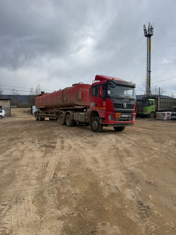 Shacman (Shaanxi) SX 6x6 Седельный тягач SX42586V385 — Б/У, 2023 г.