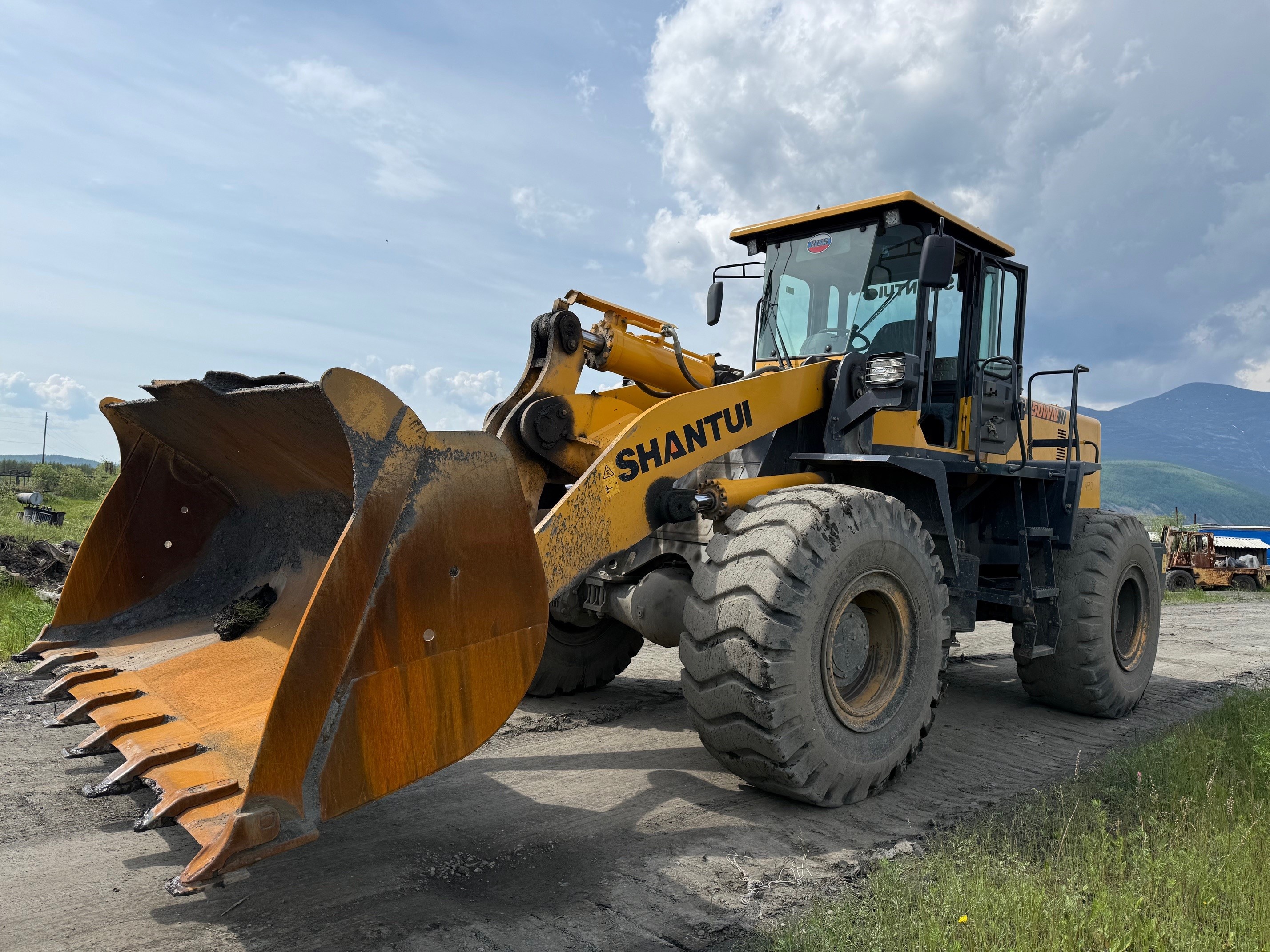 SHANTUI SL50WN(1)-2WHS Фронтальный погрузчик — Б/У, 2021 г.