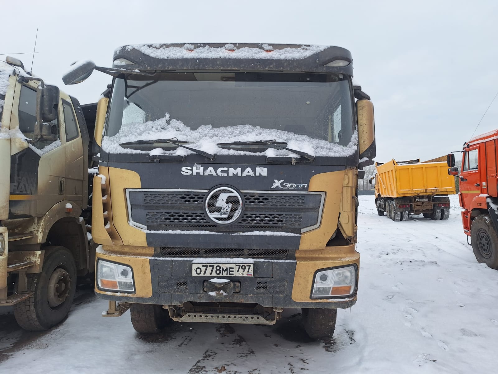 Shacman (Shaanxi) SX 6x4 Седельный тягач SX42584V324 — Б/У, 2022 г.