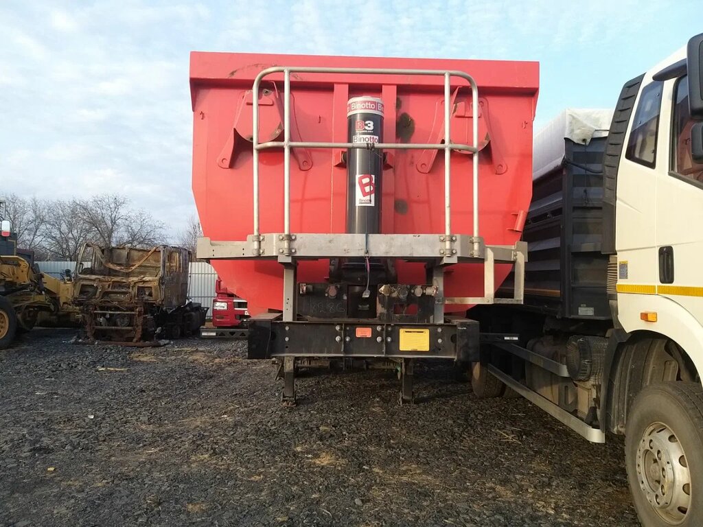 Grunwald 9453 Полуприцеп самосвальный 9453-0000010-50 — Б/У, 2023 г.