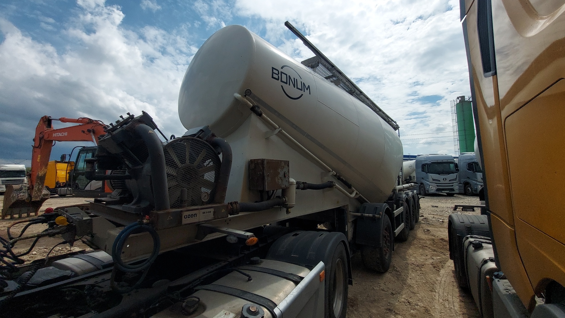 BONUM 914231 Полуприцеп цистерна для сыпучих грузов — Б/У, 2024 г.
