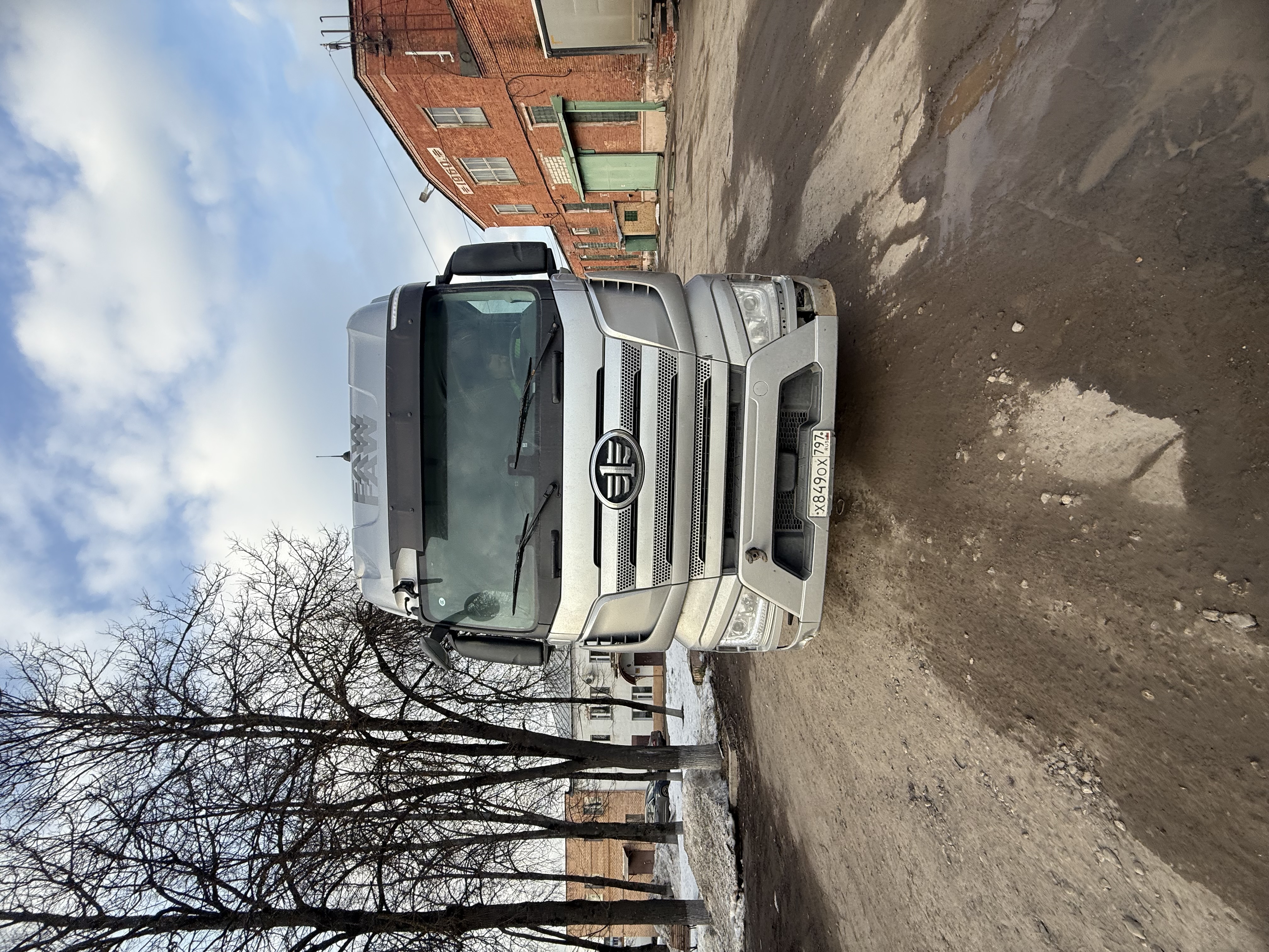 FAW J7 4x2 Седельный тягач CA4180P77K25E5 — Б/У, 2023 г.