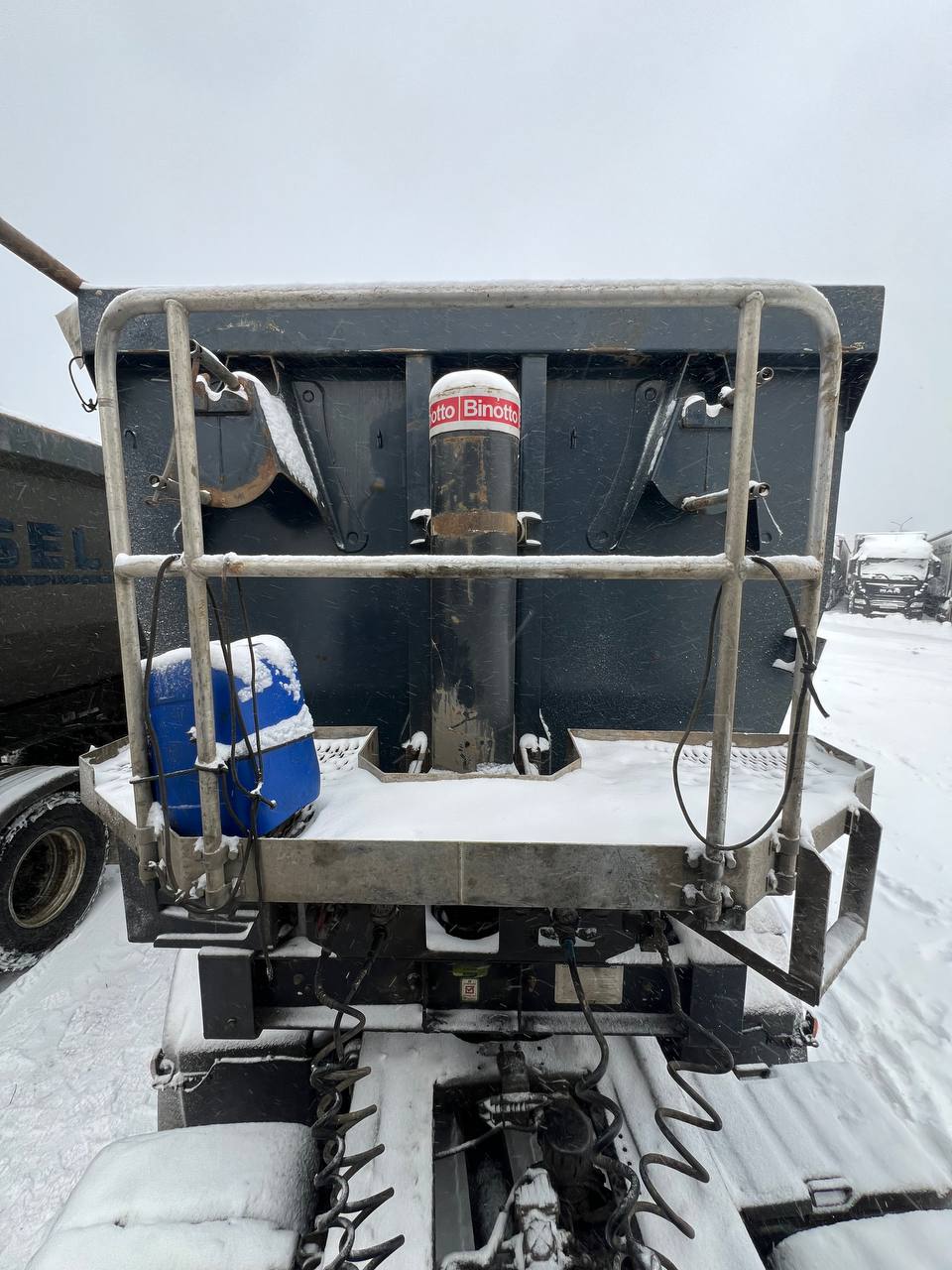 Grunwald 9453 Полуприцеп самосвальный 9453-0000010-50 — Б/У, 2023 г.