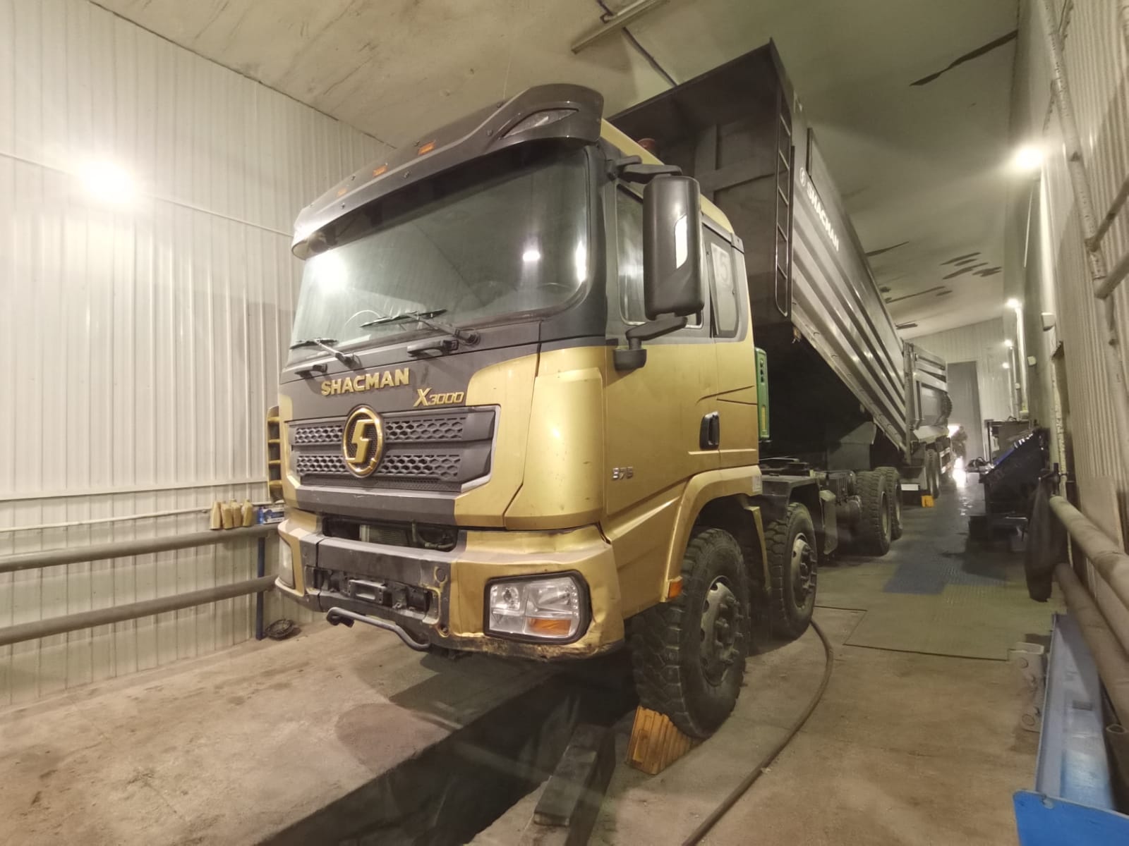 Shacman (Shaanxi) SX33186T366 8х4 Самосвал — Б/У, 2021 г.