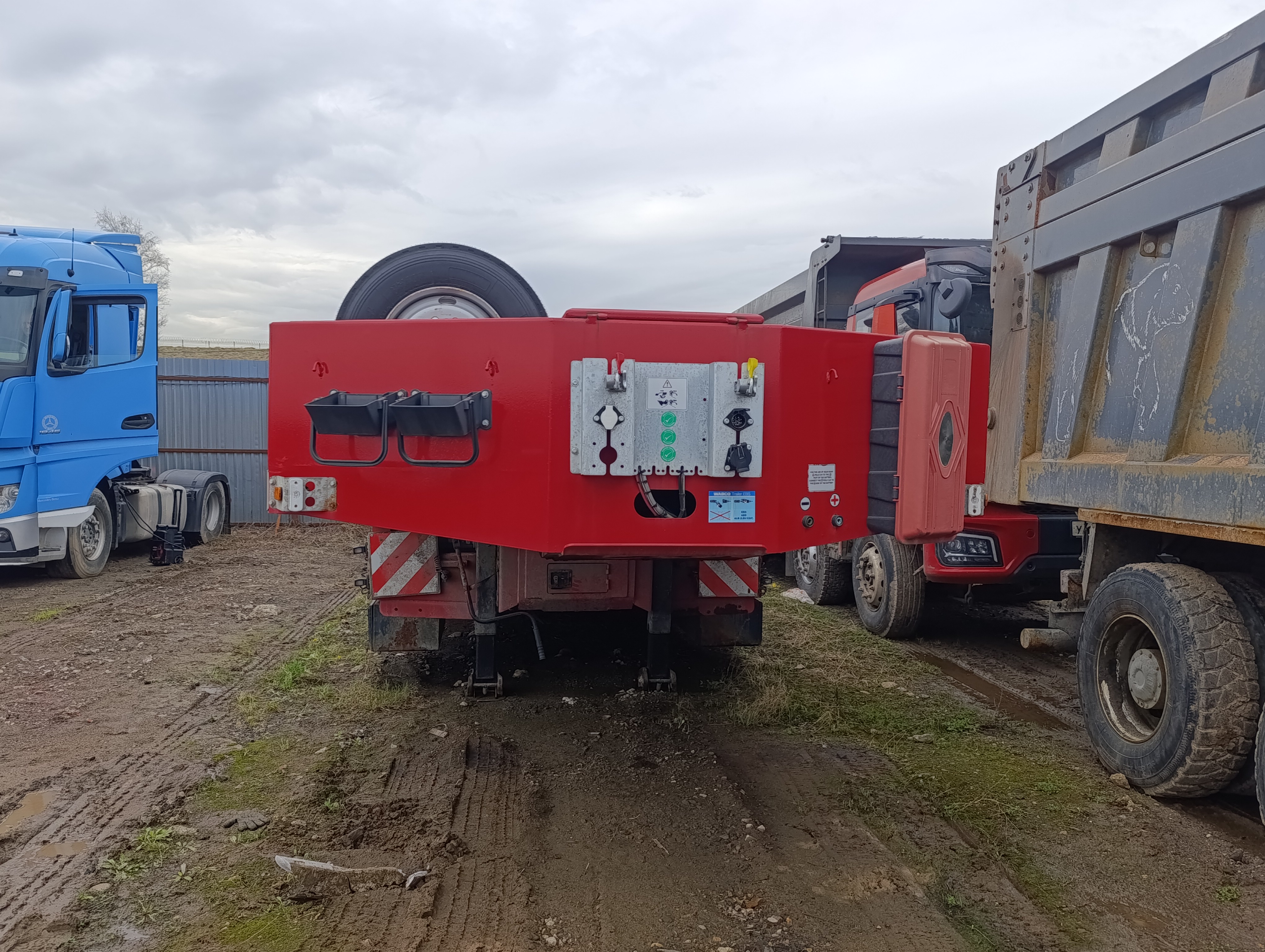 SINANLI TANKER ST4 Полуприцеп тяжеловоз 4 оси ST4FLF — Б/У, 2023 г.
