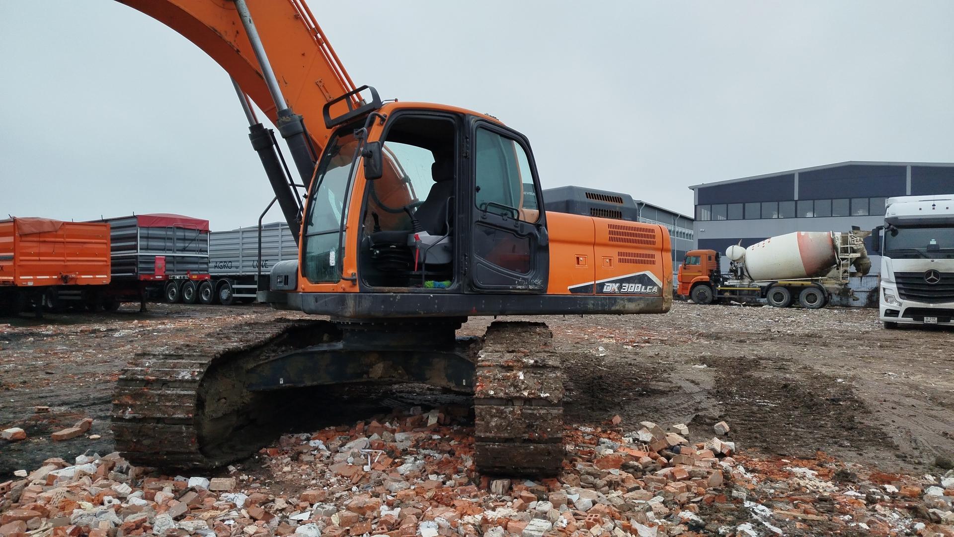 DEVELON (Hyundai Doosan Infracore Co., Ltd.) DX300LCA-7M — Б/У, 2023 г. (Краснодар, 2423 км)