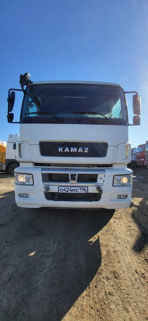 КамАЗ 65806 6x4 Седельный тягач с КМУ 65806-0002-68 — Б/У, 2022 г.