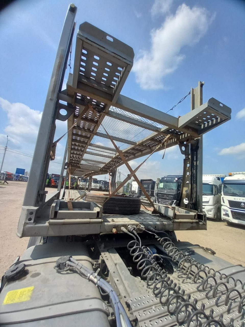 LUXUDA LZC Полуприцеп автовоз LZC9405BGX — Б/У, 2024 г.