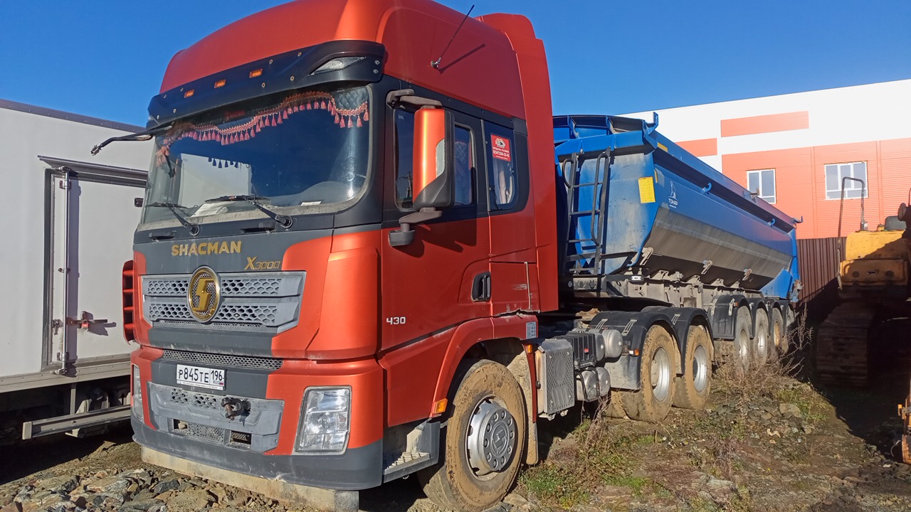 Shacman (Shaanxi) SX42584V324 — Б/У, 2022 г.