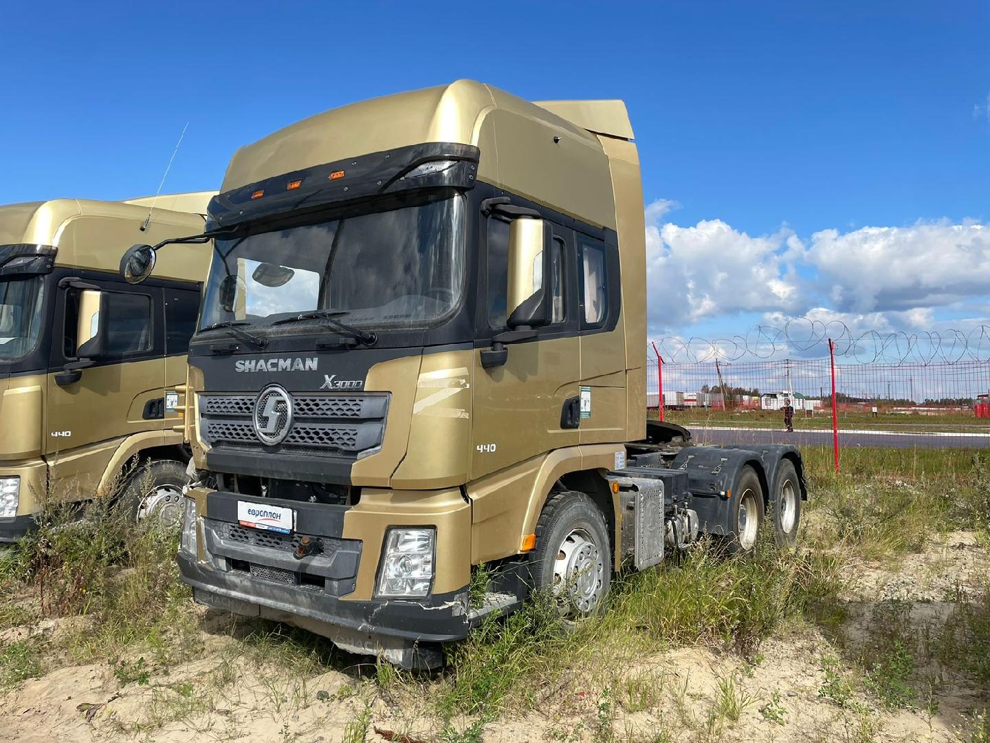 Shacman SX42584W324C — Б/У, 2023 г. (Сургут, 120986 км)