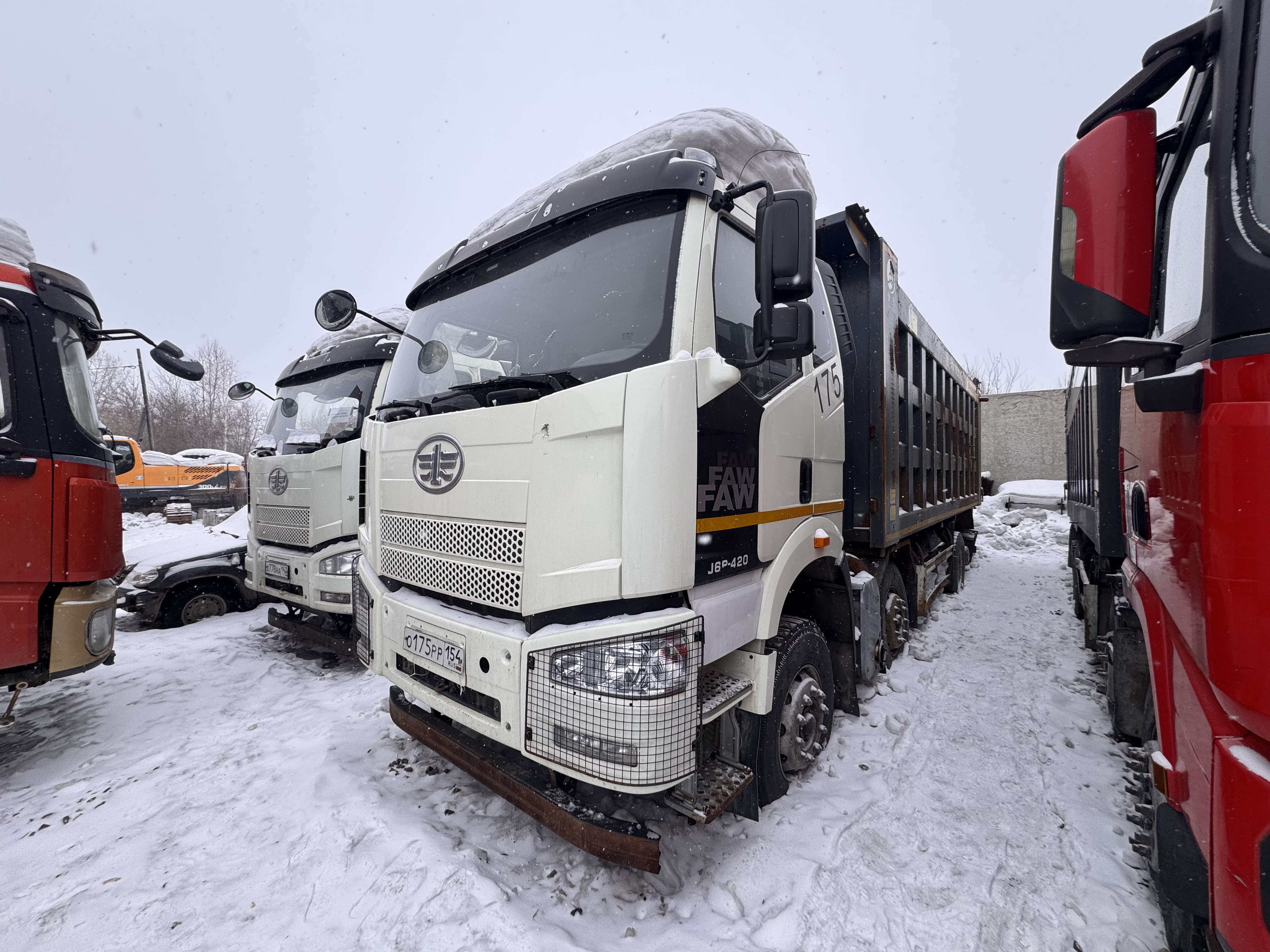 FAW J6* 8x4 Самосвал — Б/У, 2022 г.