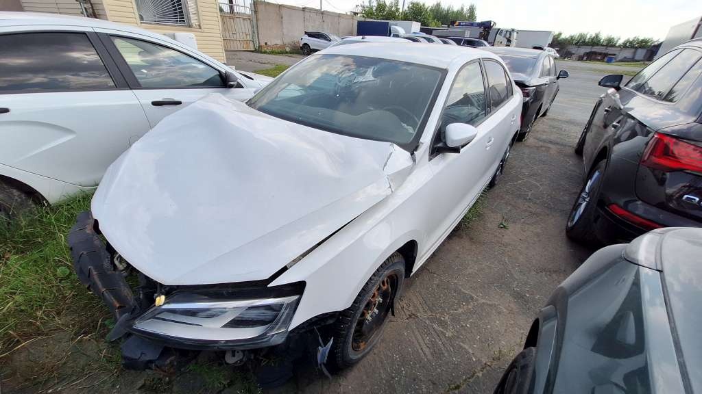 VOLKSWAGEN Trendline 1.4 TSI 125hp 7DSG — Б/У, 2016 г.