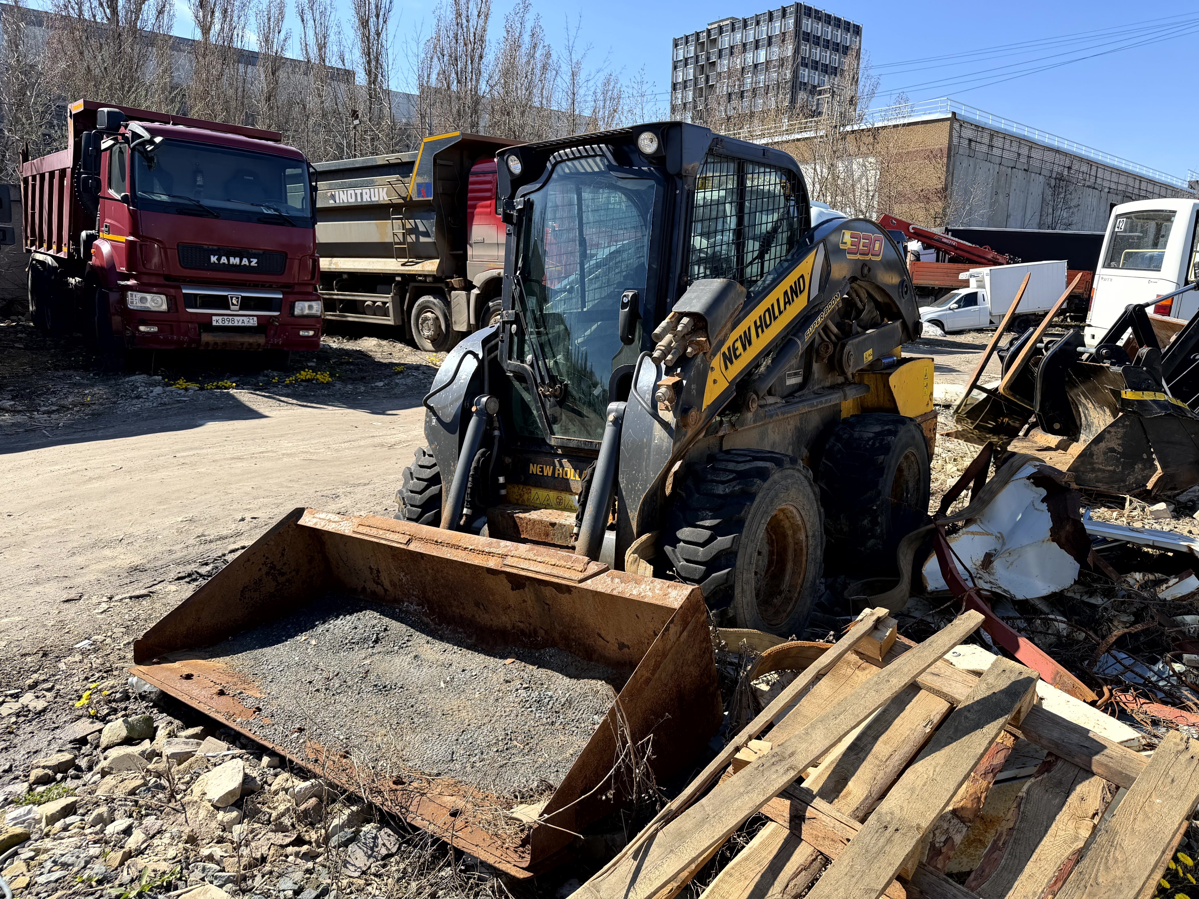 NEW HOLLAND L330 Мини погрузчик — Б/У, 2022 г.