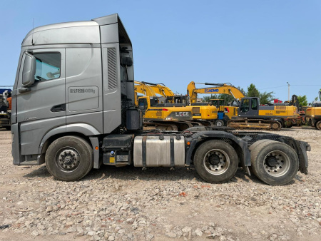 BEIJING BJ 6x4 Седельный тягач BJ4250D6CP-02 — Б/У, 2023 г.