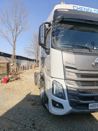 CHENGLONG H7 4x2 Седельный тягач LZ4181H7AB — Б/У, 2024 г.