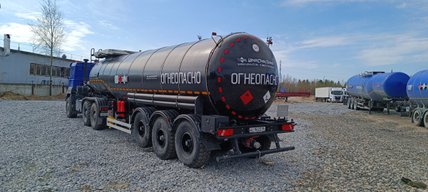 УралСпецТранс 946517-B1-04 (Битумовоз) — Б/У, 2025 г.