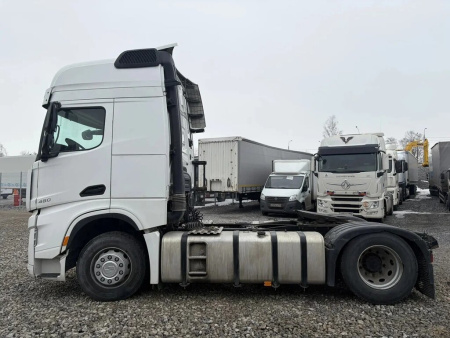 Shacman (Shaanxi) SX 4x2 Седельный тягач SX4188YY381 — Б/У, 2022 г.