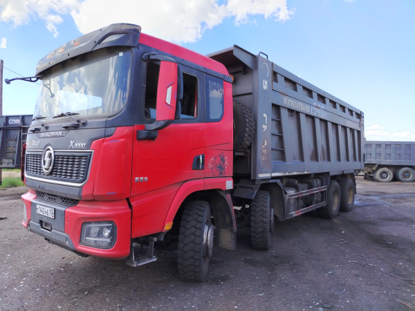 Shacman (Shaanxi) SX 8x4 Самосвал SX331863366 — Б/У, 2024 г.
