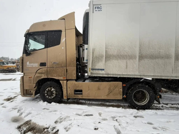Foton AUMAN 4x2 Седельный тягач BJ4189SLFKA — Б/У, 2023 г.