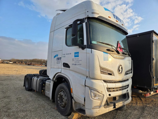 Shacman (Shaanxi) SX 4x2 Седельный тягач SX4188YY381 — Б/У, 2023 г.