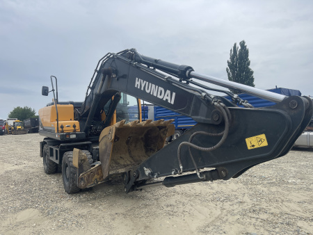 HYUNDAI R210W-9S — Б/У, 2024 г.