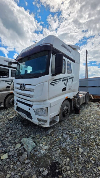 FAW J7 4x2 Седельный тягач CA4180P77K25E5 — Б/У, 2023 г.