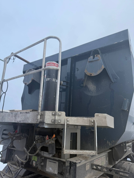 Grunwald 9453 Полуприцеп самосвальный 9453-0000010-50 — Б/У, 2023 г.
