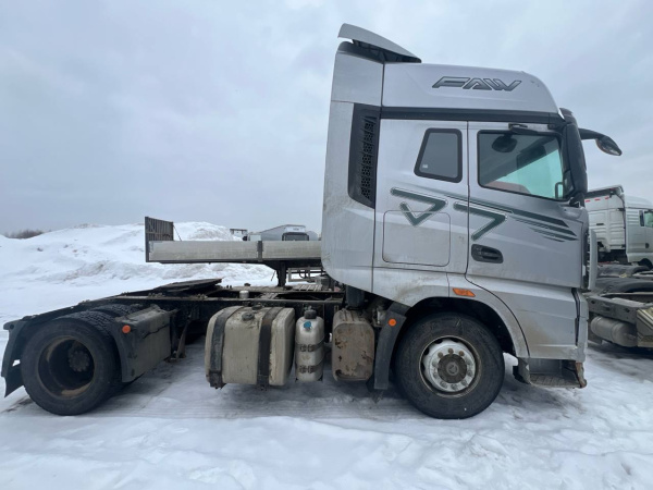 FAW J7 4x2 Седельный тягач CA4180P77K25E5 — Б/У, 2023 г.
