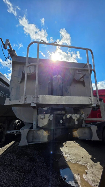 Grunwald 9453 Полуприцеп самосвальный 9453-0000011-60 — Б/У, 2023 г.