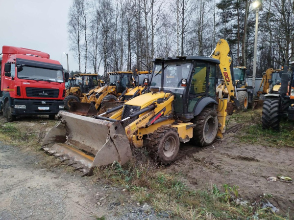 New Holland (CNH, Case New Holland Group) B80B — Б/У, 2022 г. (Московская область, 1725 м/ч)