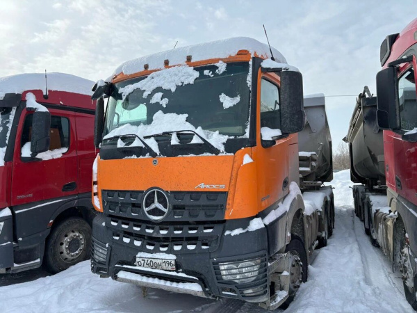 Mercedes-Benz AROCS 6x4 Седельный тягач 3348S AT — Б/У, 2023 г.