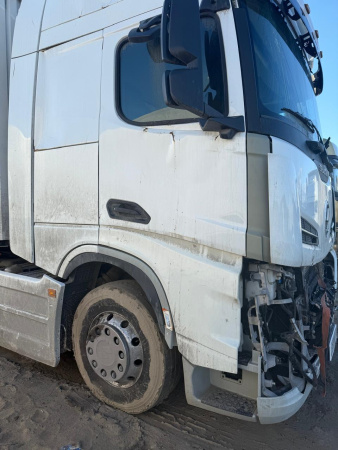 Shacman (Shaanxi) SX 4x2 Седельный тягач SX4188YY381 — Б/У, 2023 г.