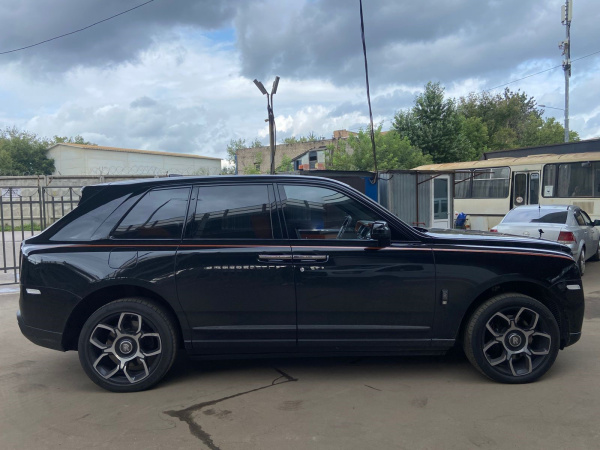 Rolls-Royce Cullinan Cullinan Black Badge — Б/У, 2022 г.