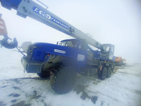 Галичский автокрановый завод (ГАКЗ) КС-55713 на шасси Ural 4320 6x6 Автокран КС-55713-3В-1 — Б/У, 2022 г.