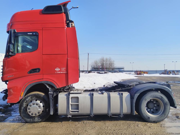 Shacman (Shaanxi) SX 4x2 Седельный тягач SX4188YY381 — Б/У, 2024 г.