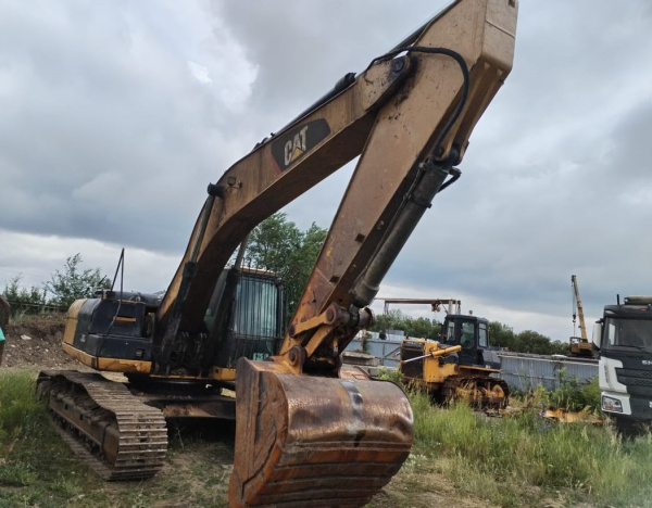 CATERPILLAR 330 Экскаватор — Б/У, 2017 г.