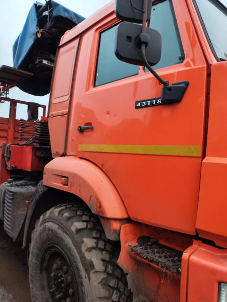 КамАЗ 43118 6x6 Бортовой с КМУ 41K00G-LA — Б/У, 2022 г.