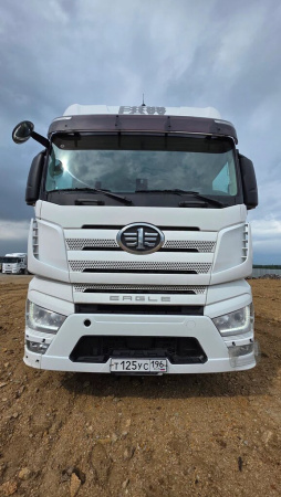 FAW J7 6x4 Седельный тягач CA4250P77K25T1E5 — Б/У, 2023 г.
