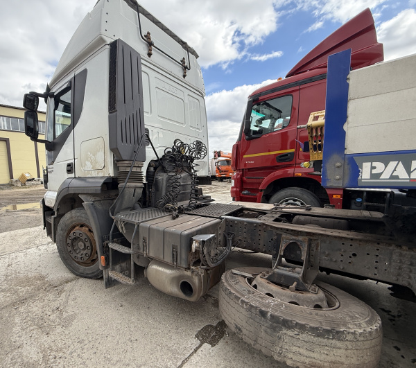 IVECO STRALIS 4x2 седельный тягач — Б/У, 2017 г.