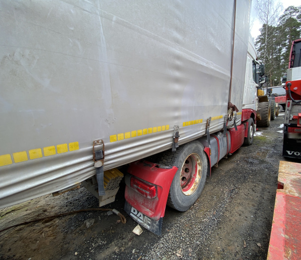 DAF XF 4x2 Седельный тягач — Б/У, 2017 г.
