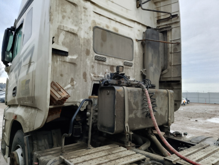 FAW J7 6x4 Седельный тягач CA4250P77K25T1E5 — Б/У, 2023 г.