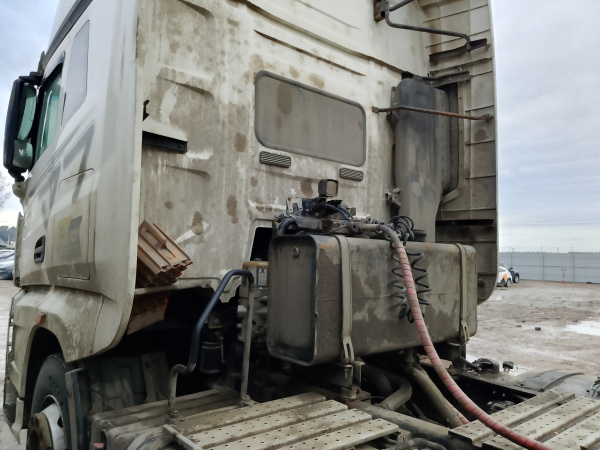 FAW J7 6x4 Седельный тягач CA4250P77K25T1E5 — Б/У, 2023 г.