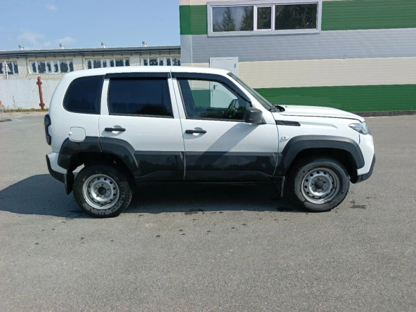 LADA Niva Travel Classic 24 1.7 80hp 5MT — Б/У, 2024 г.