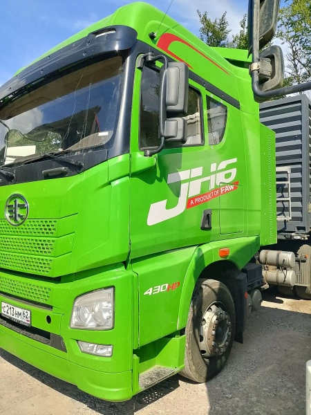 FAW JH6 6x4 Седельный тягач CA4250P25K15T1NE5A80 — Б/У, 2023 г.