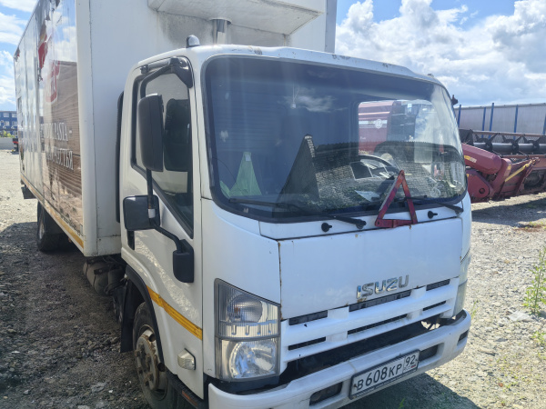 Isuzu ELF 9.5 Изотермический/рефрижератор с гидробортом АФ-4749B0 — Б/У, 2017 г.