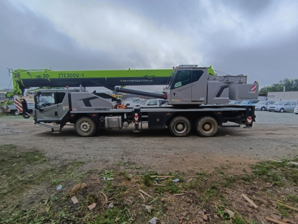 Zoomlion ZTC 6x4 Автокран ZTC300V — Б/У, 2025 г.