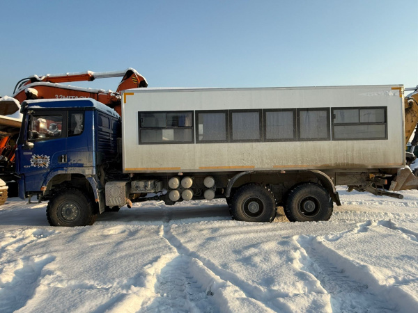 Shacman (Shaanxi) SX 6x6 Вахтовый автобус 772240 — Б/У, 2024 г.